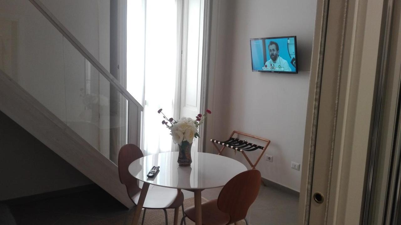 Piano Nobile Bed & Breakfast เนเปิลส์ ภายนอก รูปภาพ