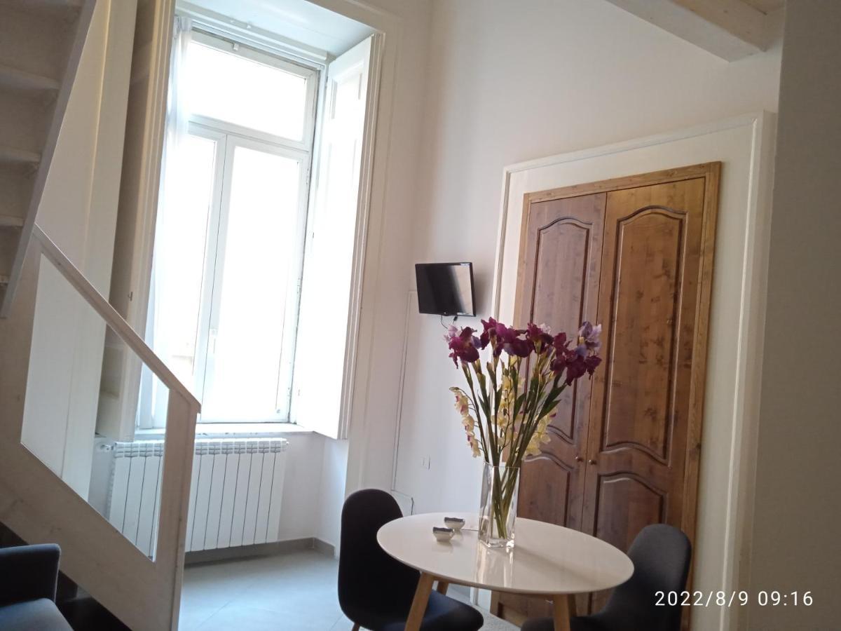 Piano Nobile Bed & Breakfast เนเปิลส์ ภายนอก รูปภาพ